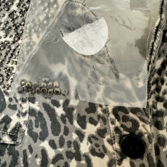 English‎ Rose Sleeveless Denim Vest Women's S/M Gray Animal Studs Fringe Buttons - Picture 9 of 10